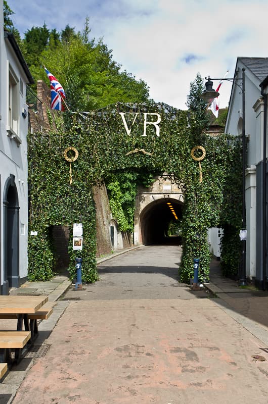 The triumphal arch on Tunnel Road, Reigate